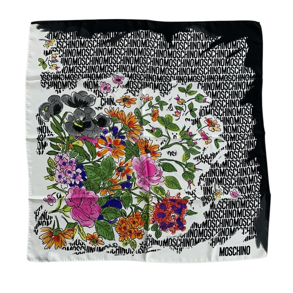 ♥️♥️♥️ Moschino large silk scarf ♥️♥️♥️
